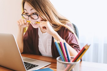 There are many economic courses online free to the public