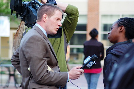 California journalism colleges offer programs that can prepare students for a career in journalism.